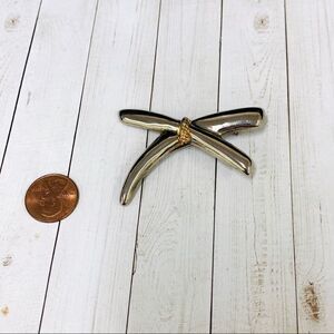 ‎VTG Paquette Cross Brooch